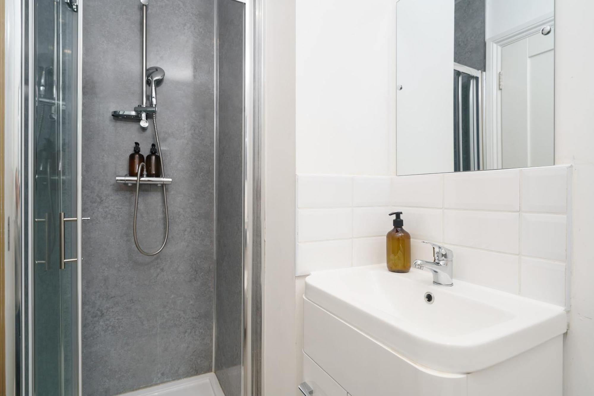 Best Covent Garden/Chinatown/Soho Location Лондон Екстериор снимка