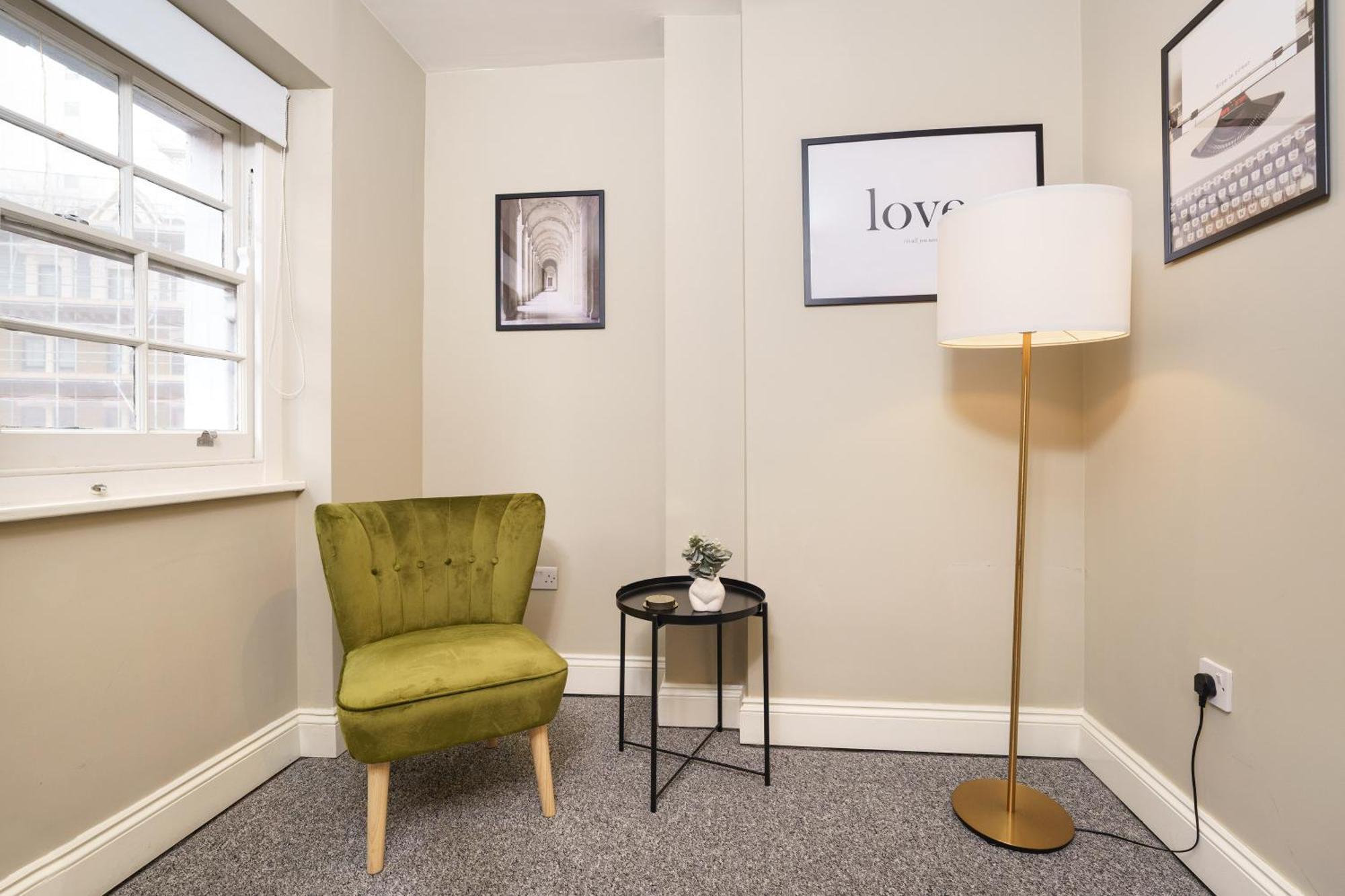 Best Covent Garden/Chinatown/Soho Location Лондон Екстериор снимка