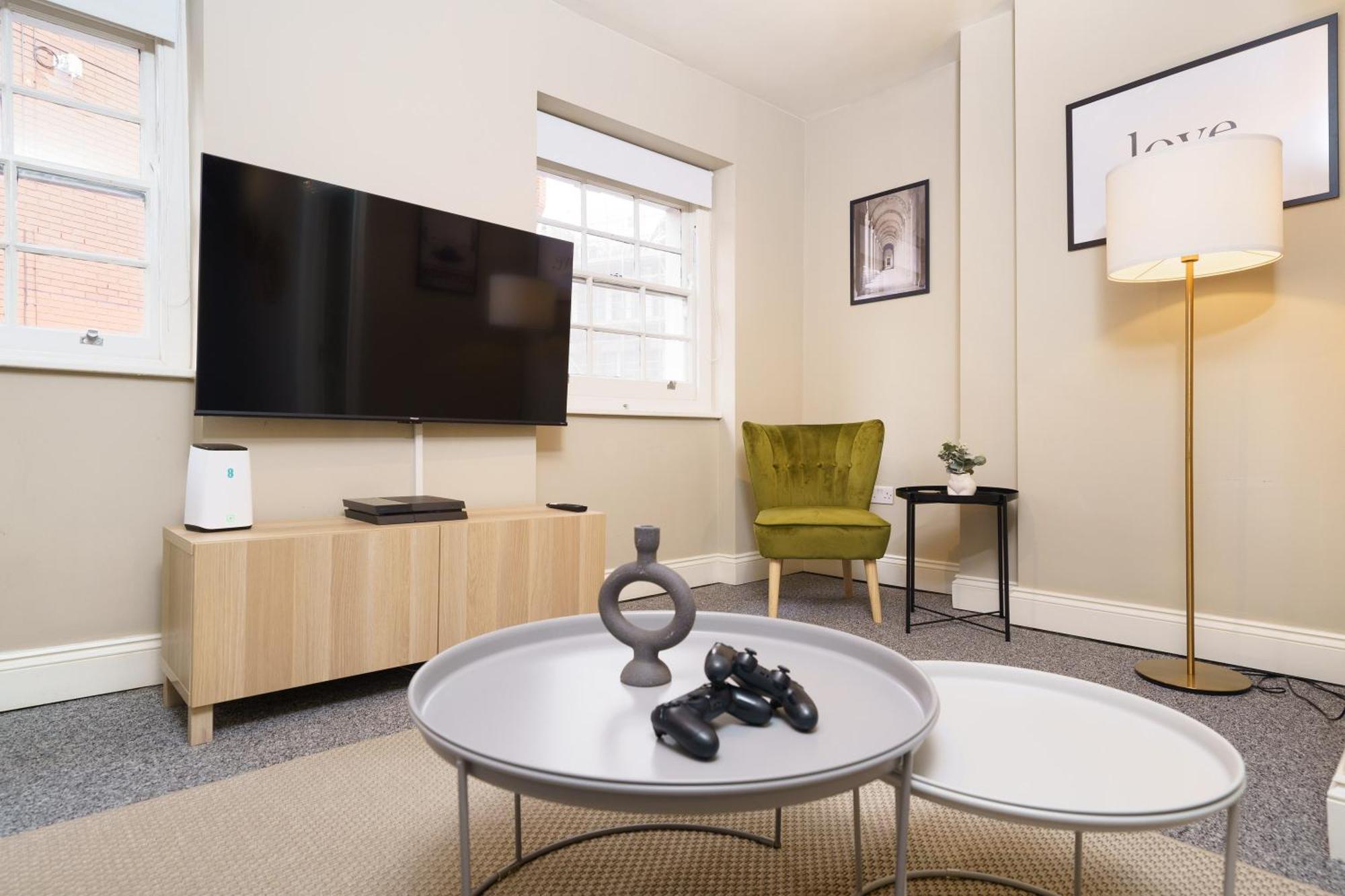 Best Covent Garden/Chinatown/Soho Location Лондон Екстериор снимка